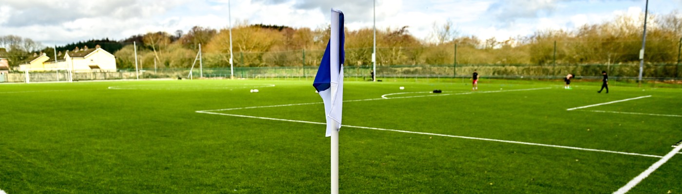 Banderín en un campo de fútbol