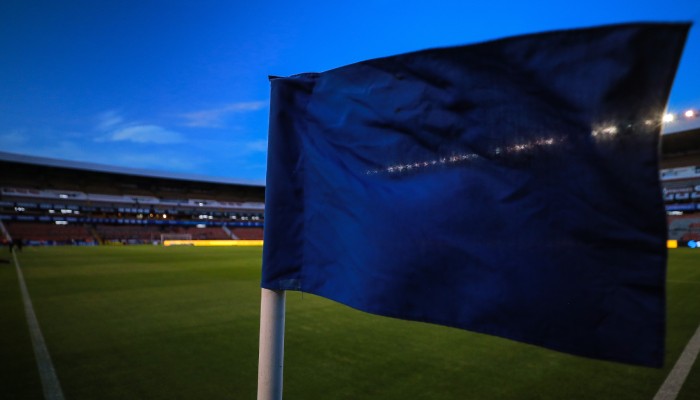 Banderín de córner en un estadio de fútbol