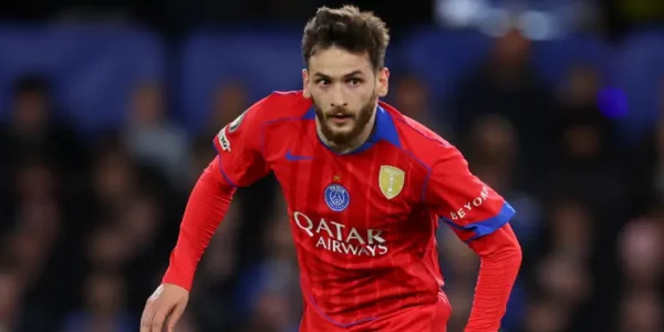 Khvicha Kvaratskhelia Pronóstico Liverpool - PSG