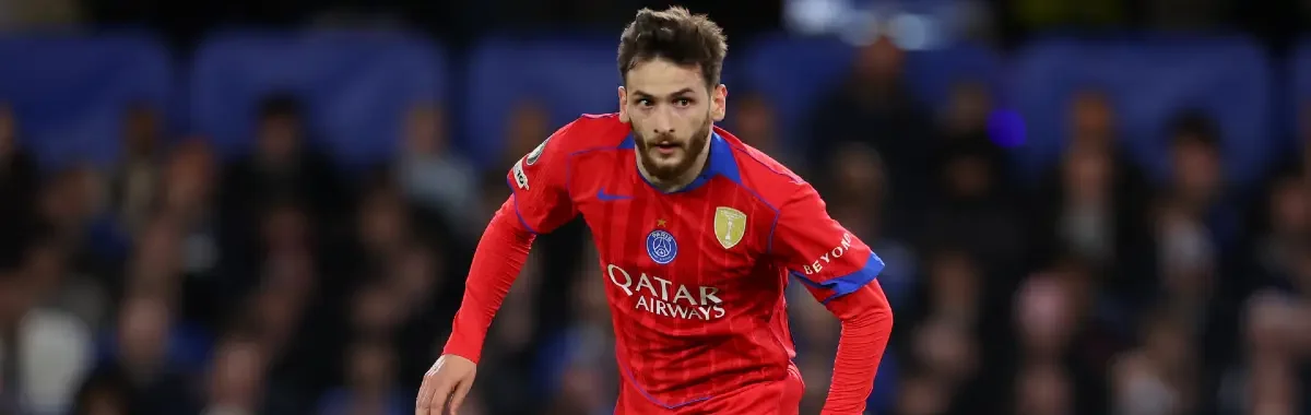 Khvicha Kvaratskhelia Pronóstico Liverpool - PSG