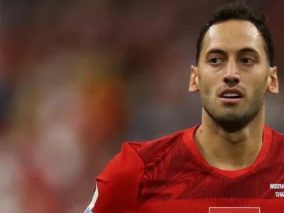 Hakan Calhanoglu Pronóstico Turquía - Paraguay